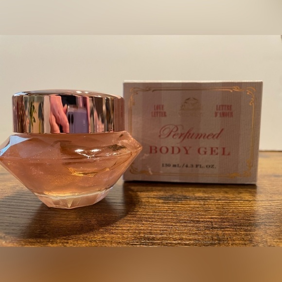 ❤️ Qty 2 GLITTER LOVE LETTER SCENTED BODY GEL Veilment Avon Retro Look OVERSIZED - Picture 1 of 6